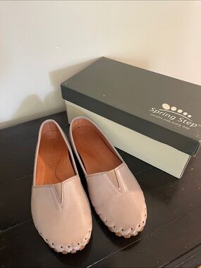 Spring Step Women's Slip-On Leather Moccasins in Blush Pink